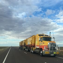Reasons to Start a Career in Trucking Industry